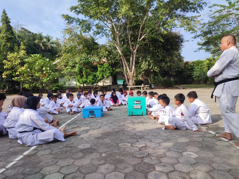 Sosial: Memperkuat Jalinan Komunitas